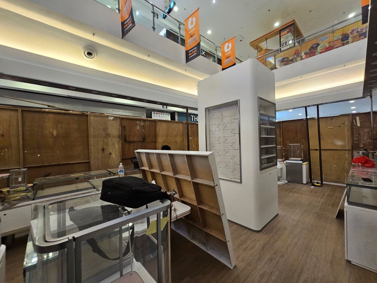 Lazo Diamond Jewelry Store Fit-Out (Sub)
