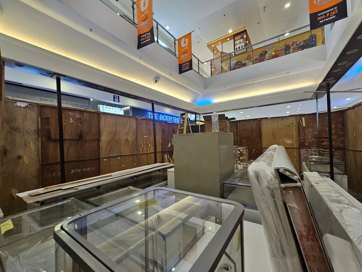 Lazo Diamond Jewelry Store Fit-Out (Sub)