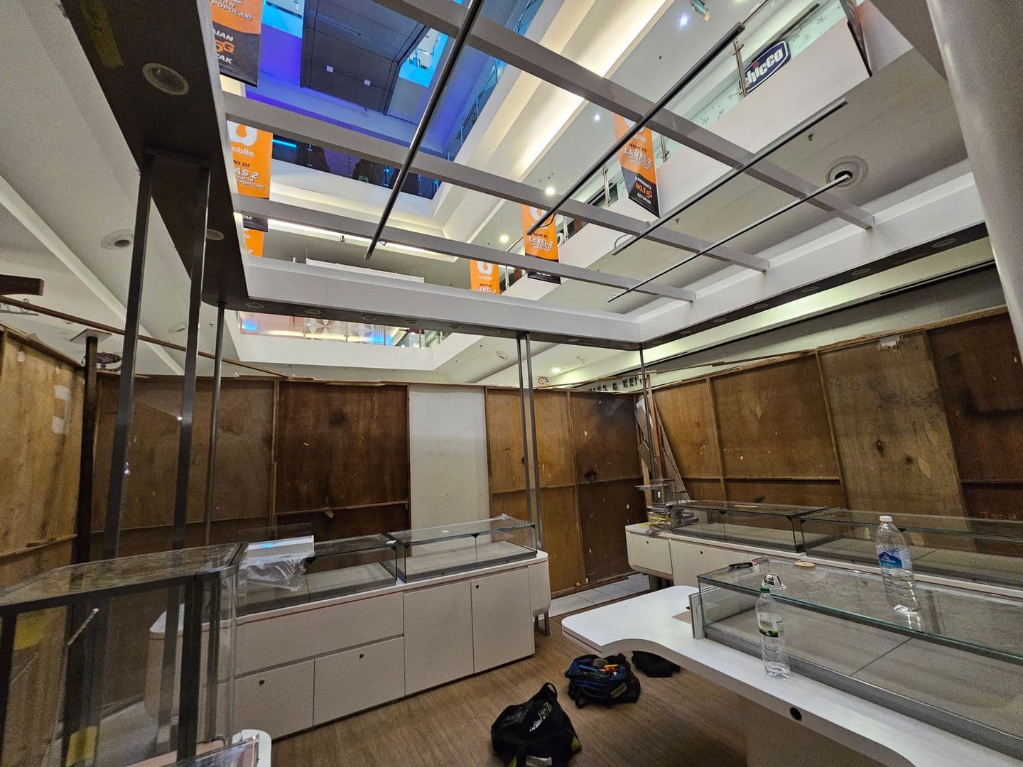 Lazo Diamond Jewelry Store Fit-Out (Sub)